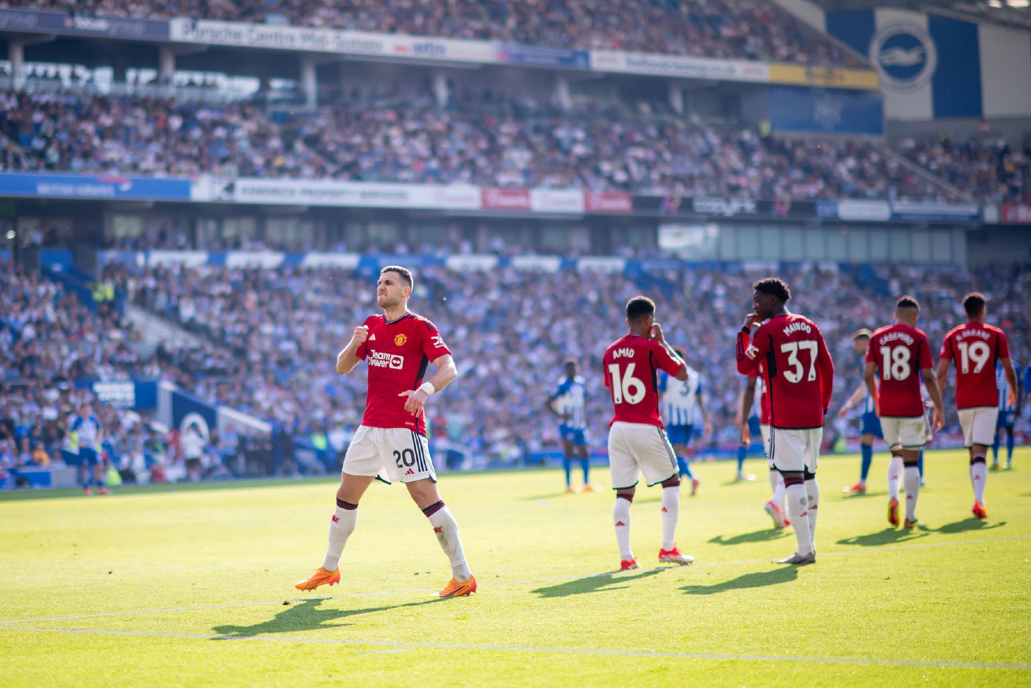 经纪人：全美多位名医认定 湖人不该不通过马威体检.